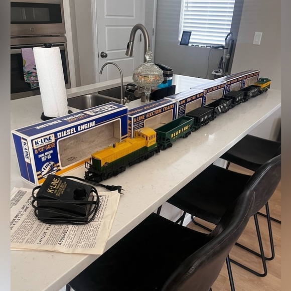 K-LINE 2775 DIESEL LOCOMOTIVE AND SIX CARS O Scale - Picture 1 of 9